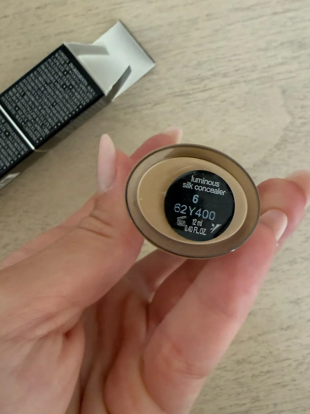 Armani Beauty Luminous Silk Hudrating Face and Under-Eye Concealer - Shade 6